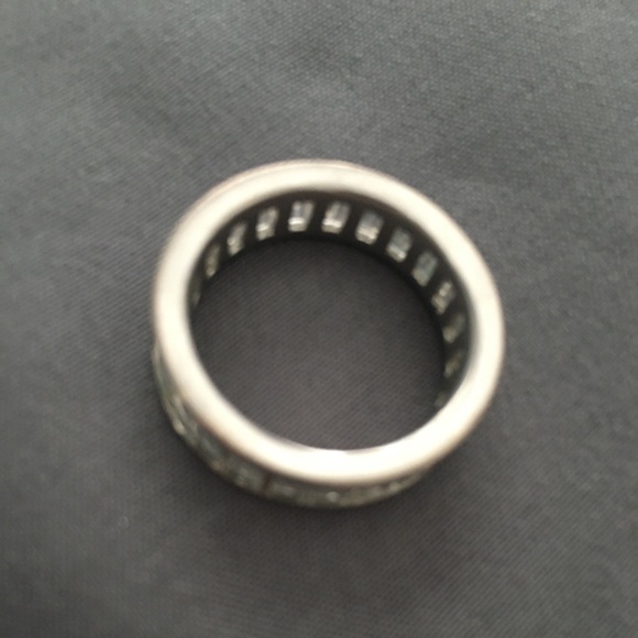 Beautiful rectangular cubic zirconia stones all the way around, with box, size 7 - Picture 6 of 8